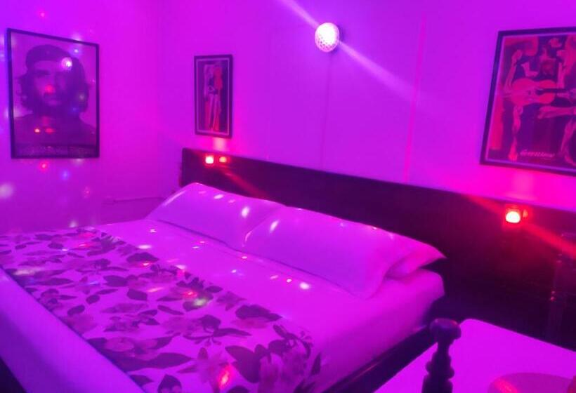 酒店 El Che No Apto Para Corruptos