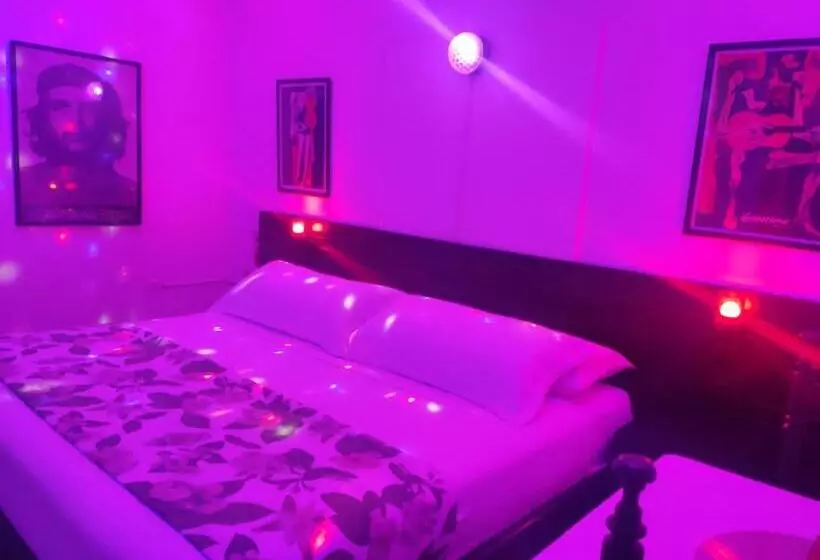 ホテル El Che No Apto Para Corruptos