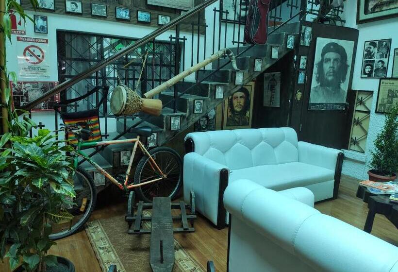 酒店 El Che No Apto Para Corruptos