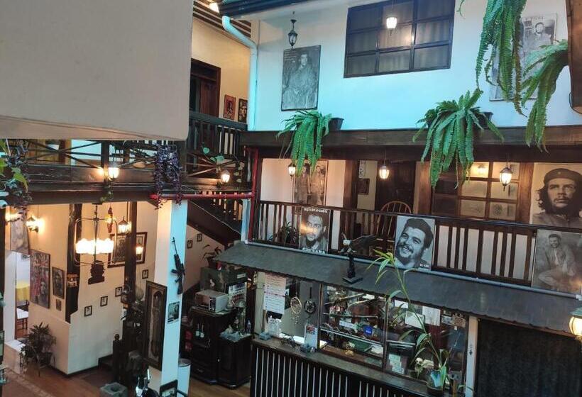 酒店 El Che No Apto Para Corruptos