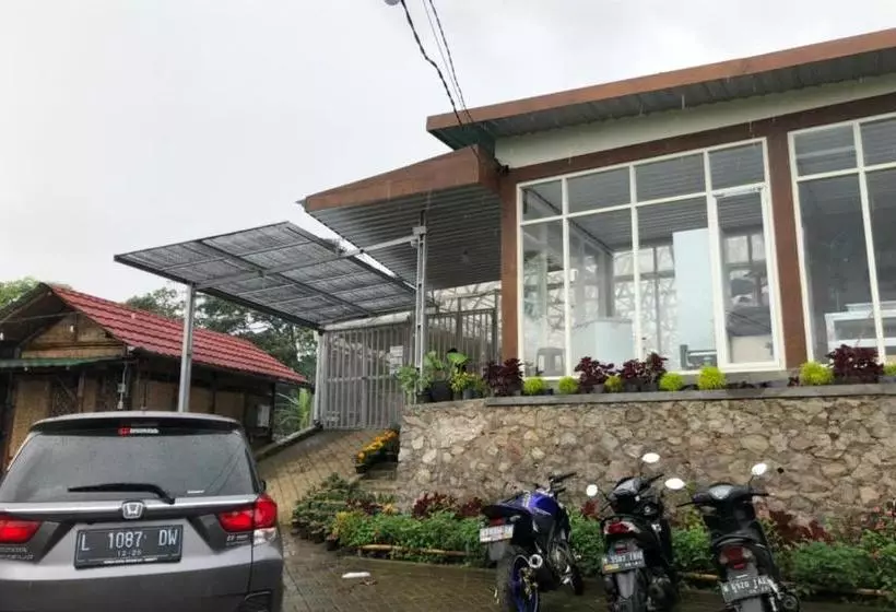 Hôtel Oyo 90225 Rumah Bamboo