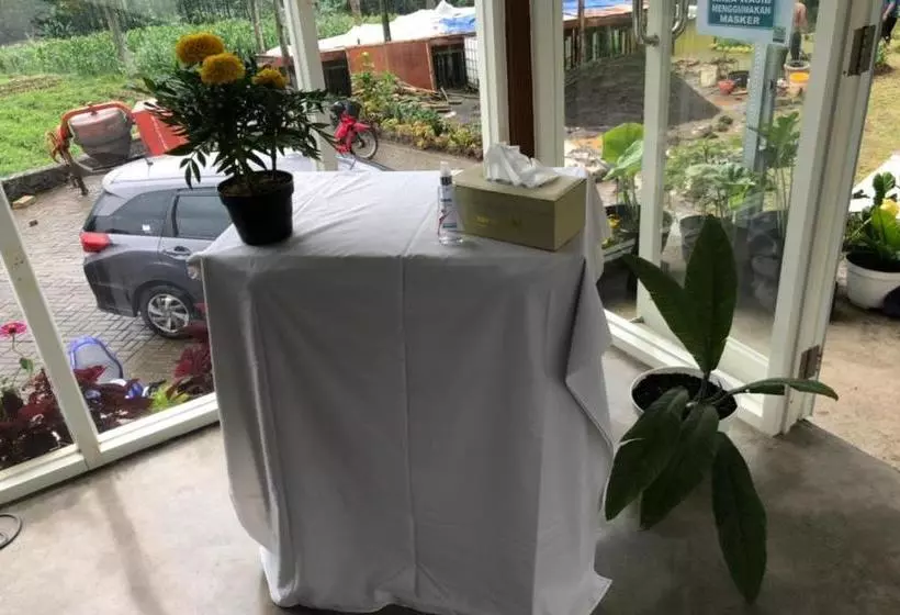 Hôtel Oyo 90225 Rumah Bamboo