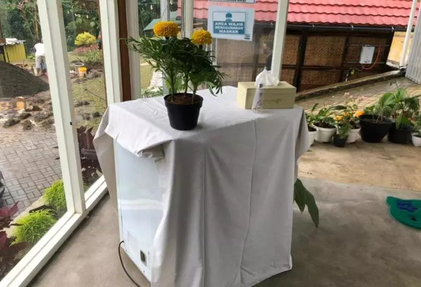 Hôtel Oyo 90225 Rumah Bamboo