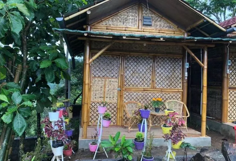 Hôtel Oyo 90225 Rumah Bamboo