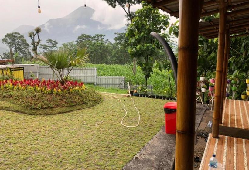 Hotel Oyo 90225 Rumah Bamboo