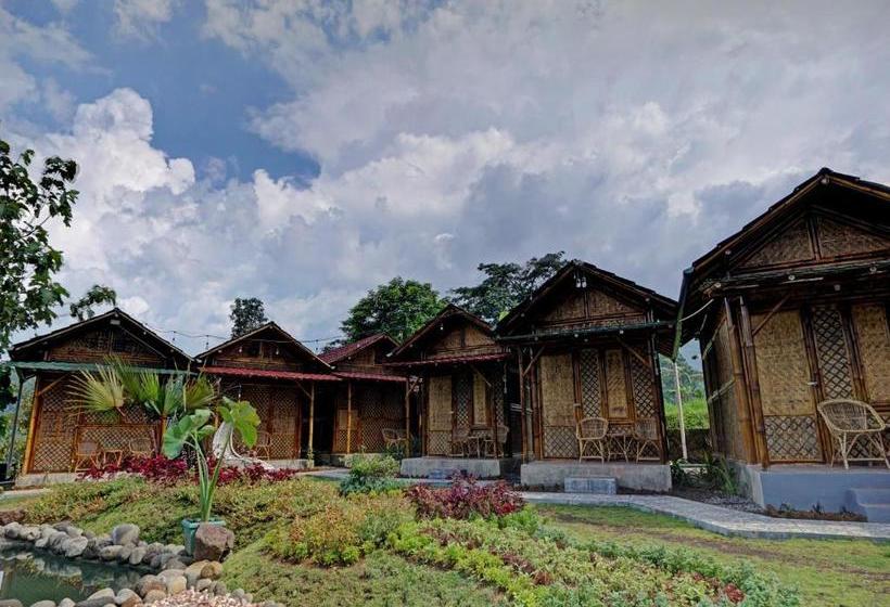 Hotel Oyo 90225 Rumah Bamboo
