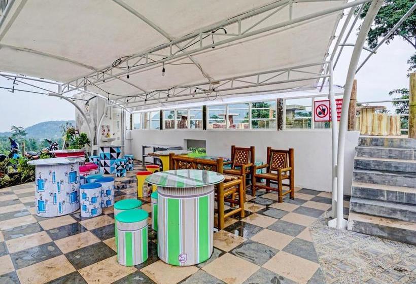 Hotel Oyo 90225 Rumah Bamboo