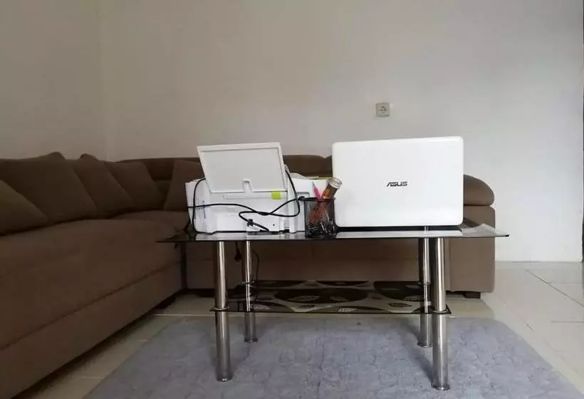 Hotelli Oyo 90255 Villa Cipendawa Md28 Cianjur