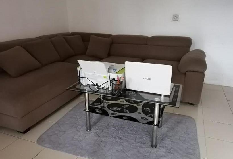 בית מלון כפרי Oyo 90255 Villa Cipendawa Md28 Cianjur