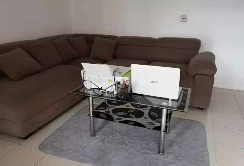 Hotelli Oyo 90255 Villa Cipendawa Md28 Cianjur