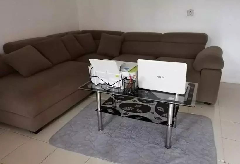 Hotelli Oyo 90255 Villa Cipendawa Md28 Cianjur