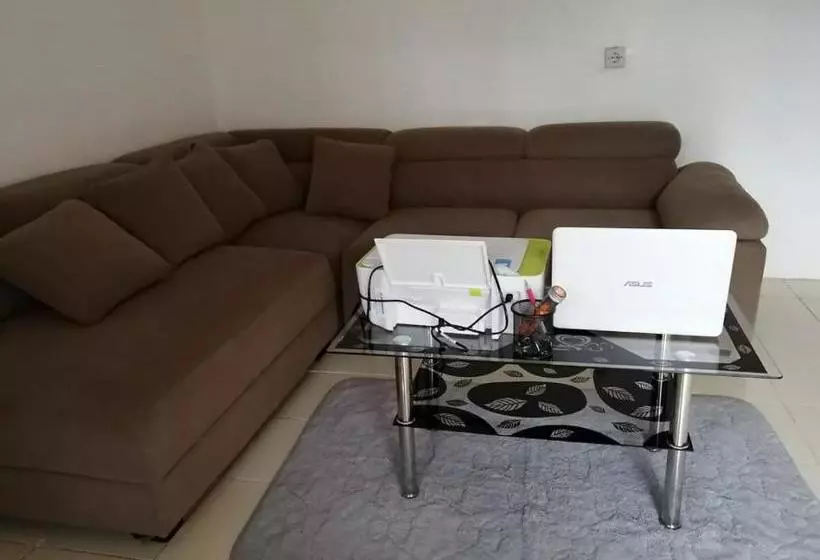 Hotelli Oyo 90255 Villa Cipendawa Md28 Cianjur