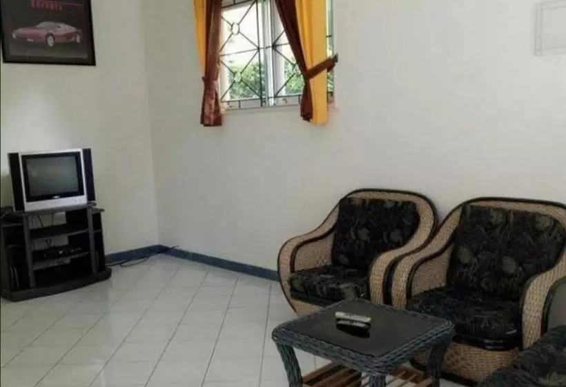 Hotelli Oyo 90255 Villa Cipendawa Md28 Cianjur