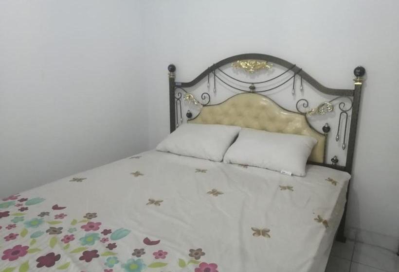 בית מלון כפרי Oyo 90255 Villa Cipendawa Md28 Cianjur