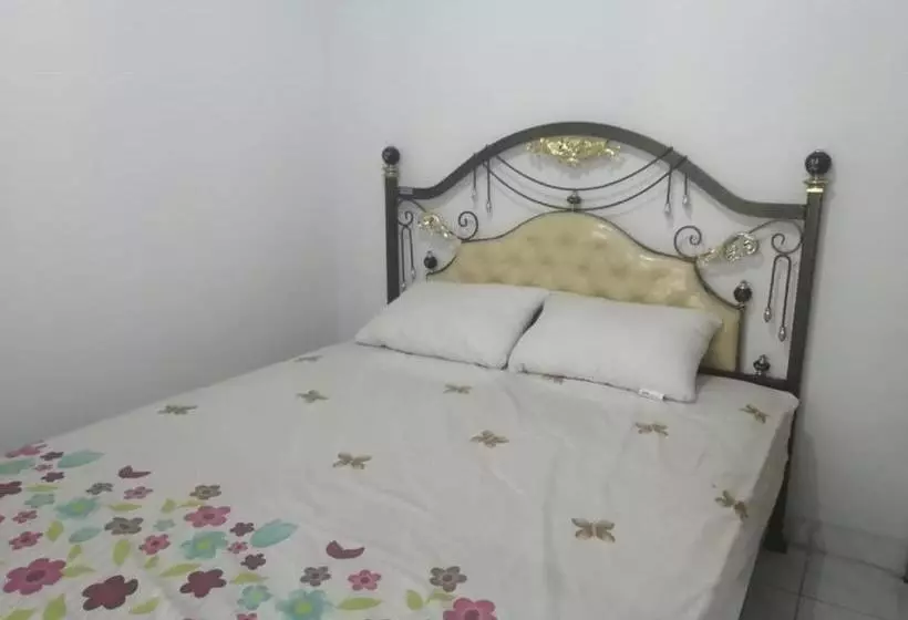 Hotelli Oyo 90255 Villa Cipendawa Md28 Cianjur