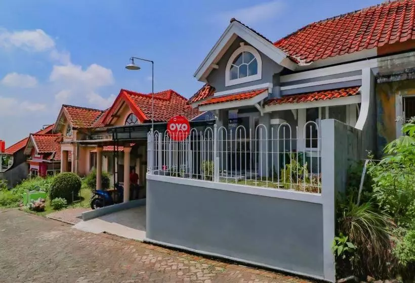 Hotelli Oyo 90255 Villa Cipendawa Md28 Cianjur