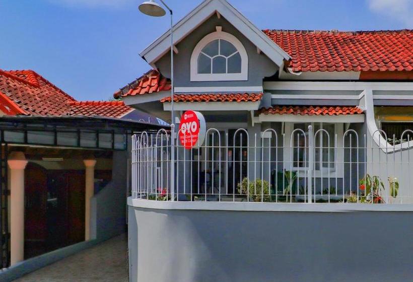 בית מלון כפרי Oyo 90255 Villa Cipendawa Md28 Cianjur