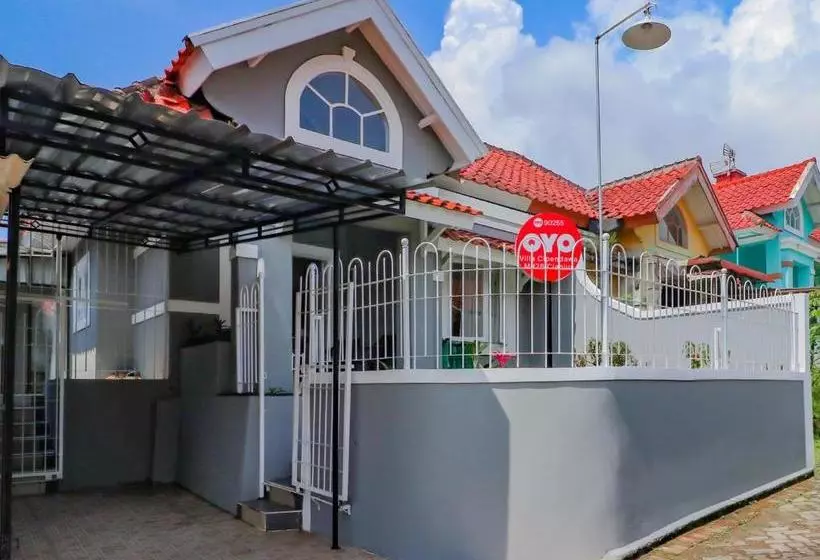 Hotelli Oyo 90255 Villa Cipendawa Md28 Cianjur