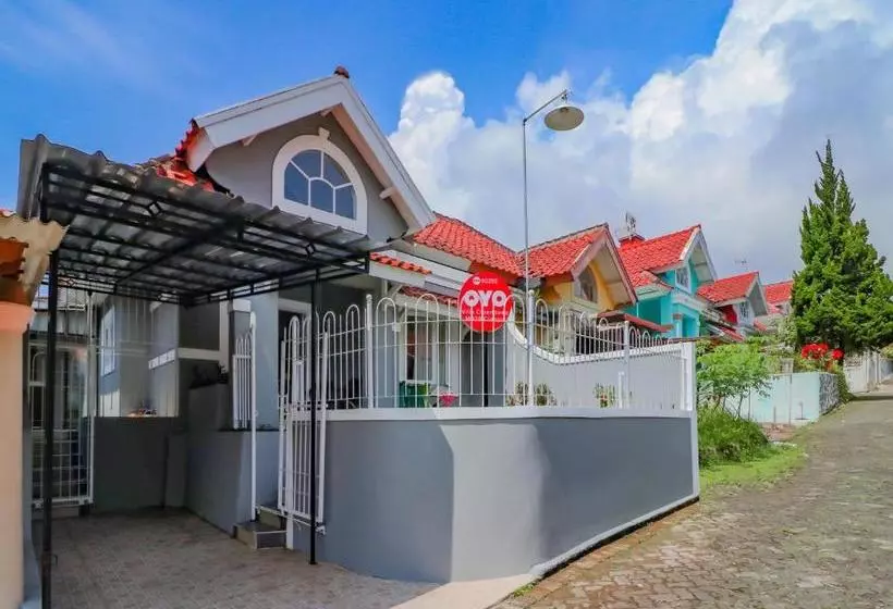 Hotelli Oyo 90255 Villa Cipendawa Md28 Cianjur