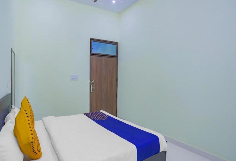 ホテル Spot On 78529 Rr Guest House