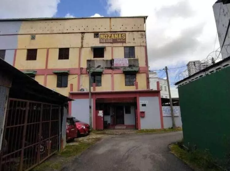 هتل Spot On 90179 Moza Inn