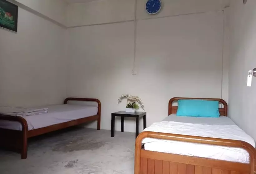 هتل Spot On 90179 Moza Inn