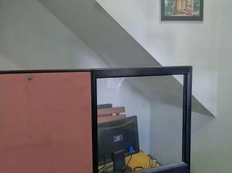 هتل Spot On 90179 Moza Inn