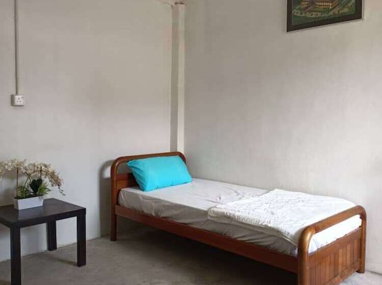 בית מלון כפרי Spot On 90179 Moza Inn