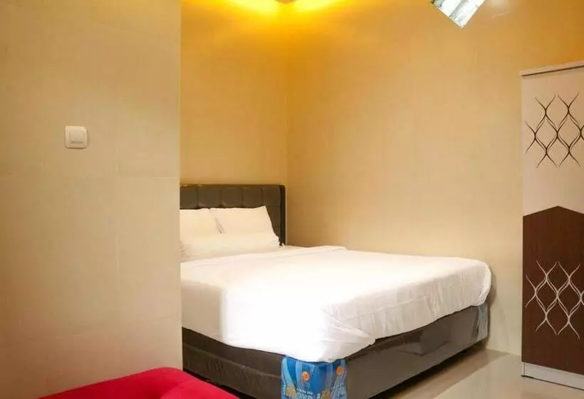 ホテル Hp Residence Mitra Reddoorz Near Alun Alun Kediri