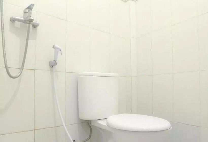 ホテル Hp Residence Mitra Reddoorz Near Alun Alun Kediri