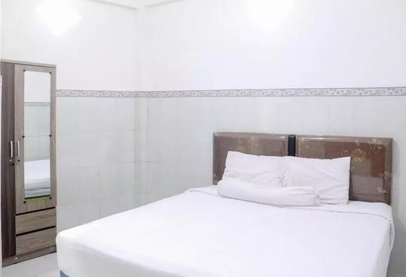 ホテル Hp Residence Mitra Reddoorz Near Alun Alun Kediri