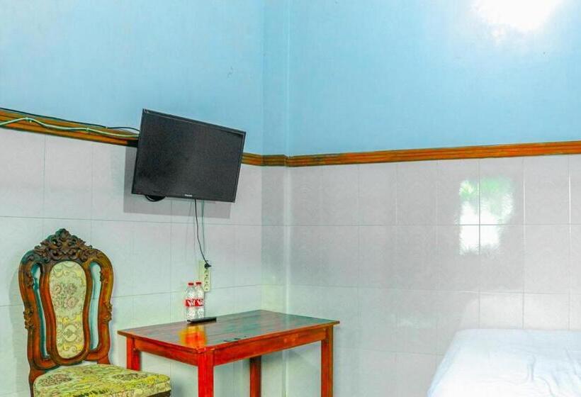 Hotel Hp Residence Mitra Reddoorz Near Alun Alun Kediri