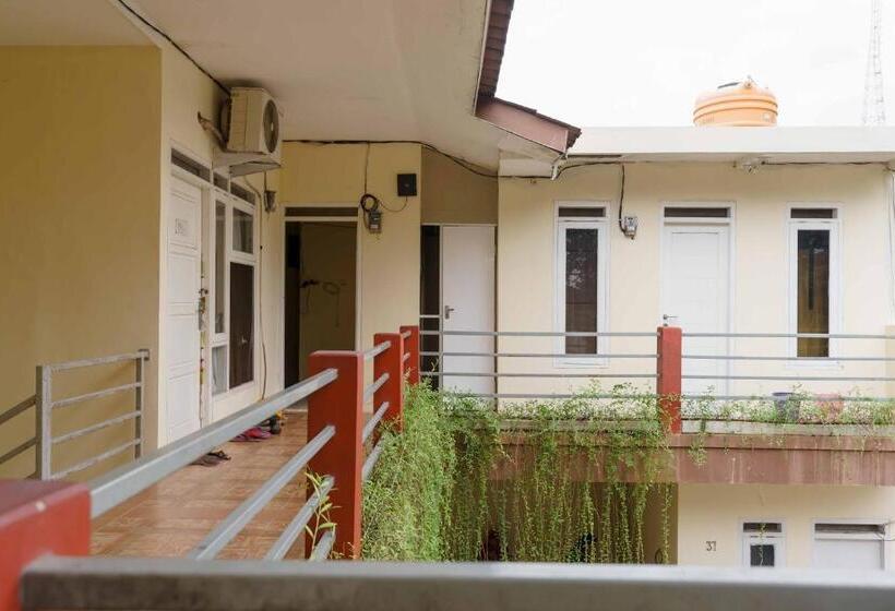 فندق Madinah House Syariah Mitra Reddoorz