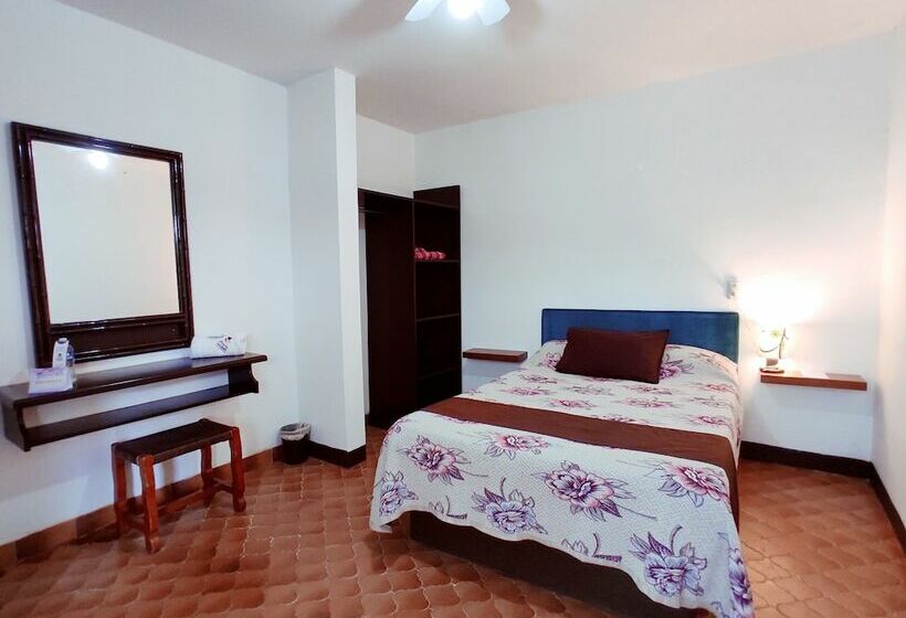 فندق Nuevo María Isabel