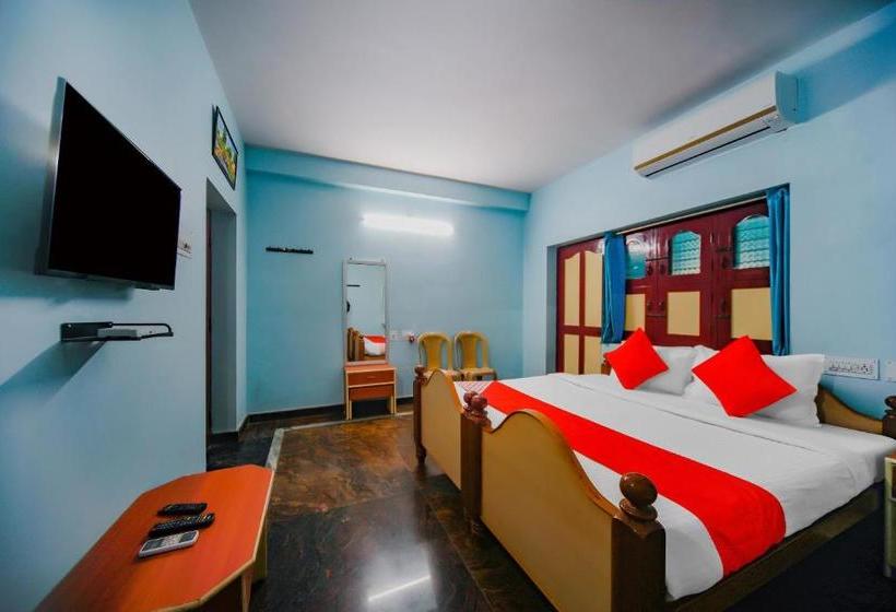 בית מלון כפרי Oyo 77797 Sree Rajeswari Residency