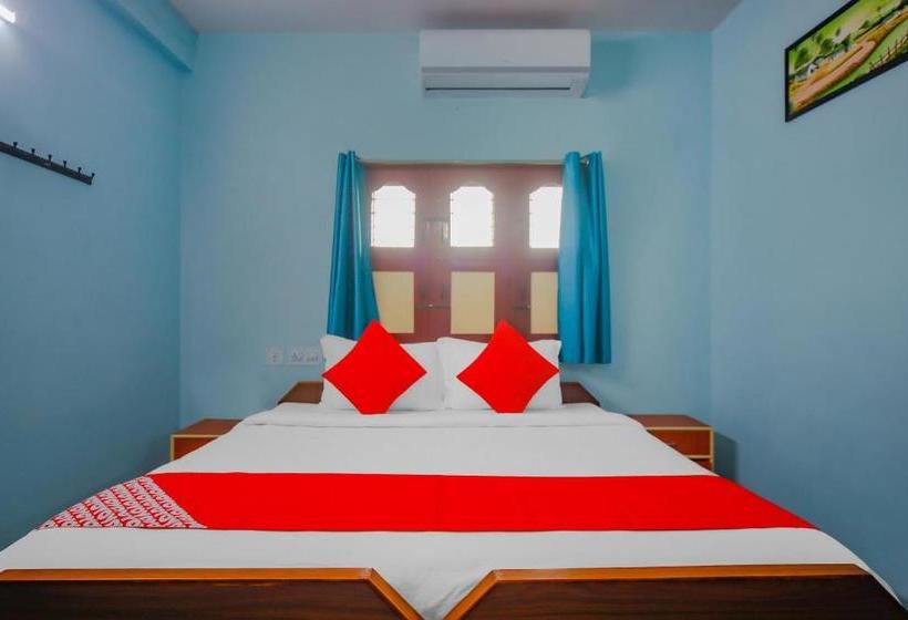 בית מלון כפרי Oyo 77797 Sree Rajeswari Residency