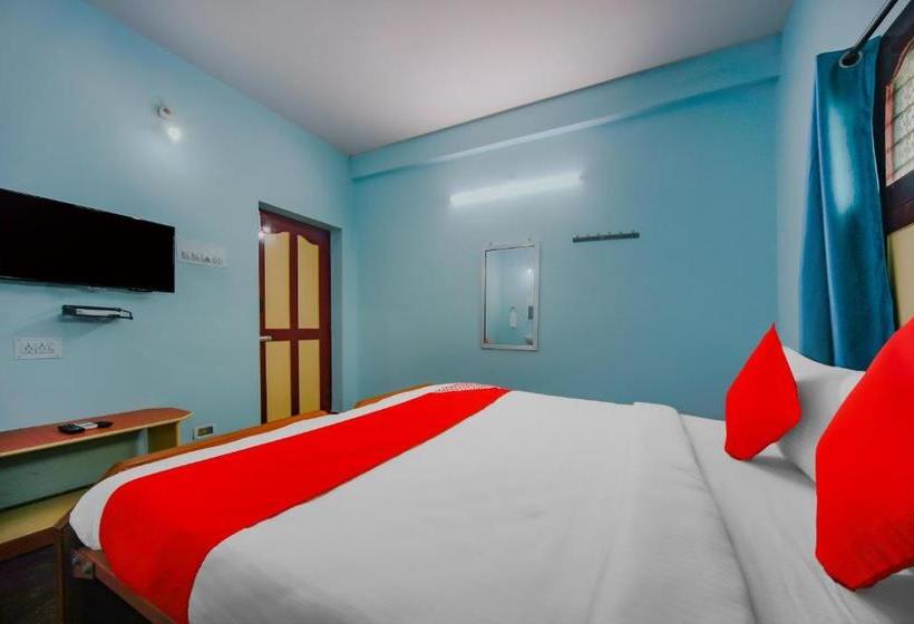 בית מלון כפרי Oyo 77797 Sree Rajeswari Residency