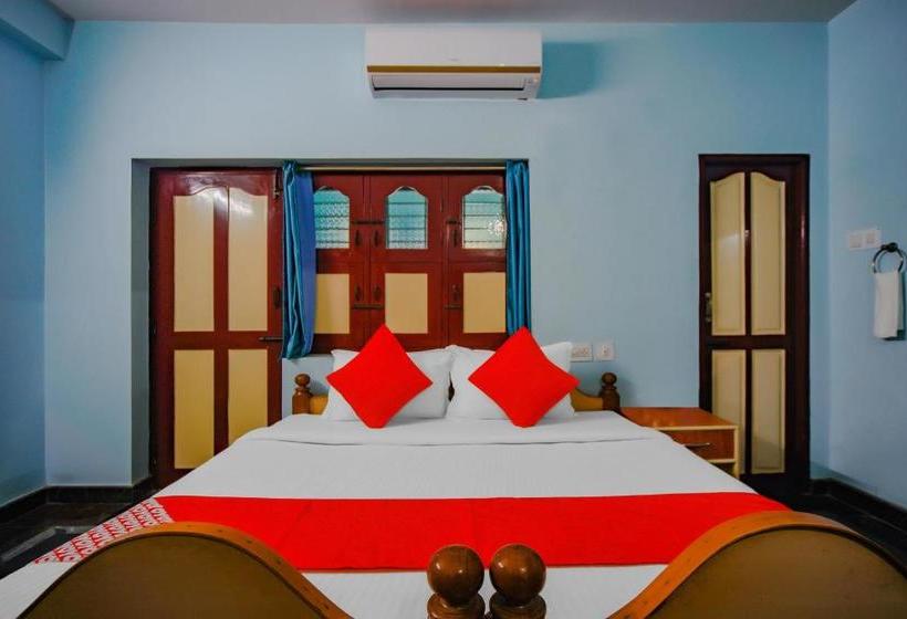 בית מלון כפרי Oyo 77797 Sree Rajeswari Residency