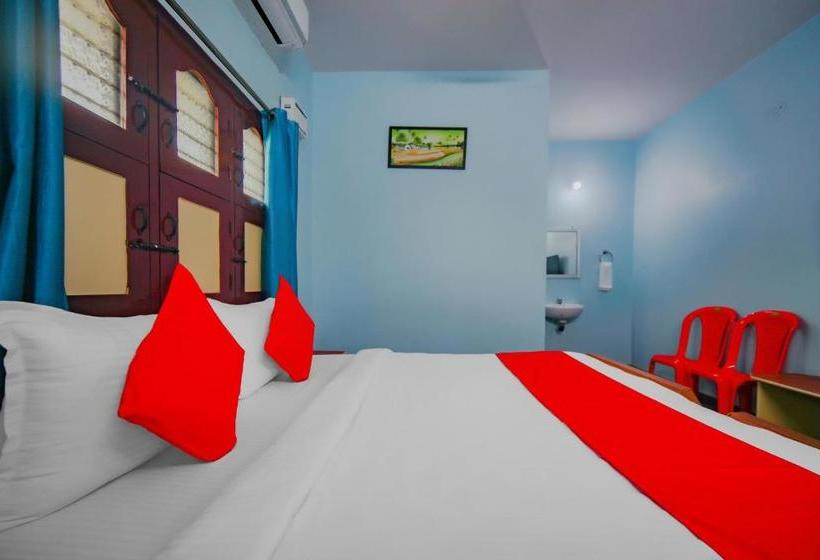 בית מלון כפרי Oyo 77797 Sree Rajeswari Residency