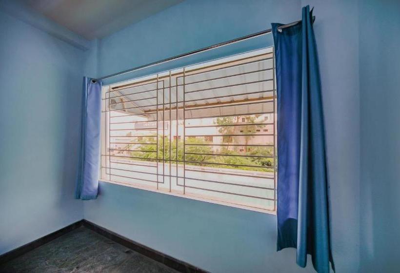 בית מלון כפרי Oyo 77797 Sree Rajeswari Residency