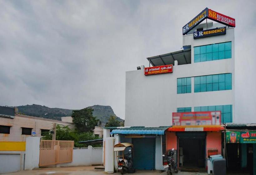 בית מלון כפרי Oyo 77797 Sree Rajeswari Residency