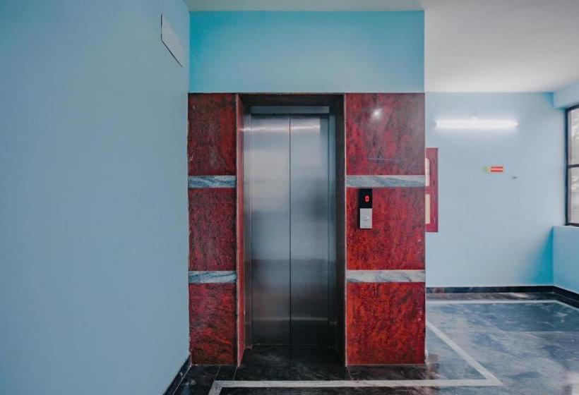 בית מלון כפרי Oyo 77797 Sree Rajeswari Residency