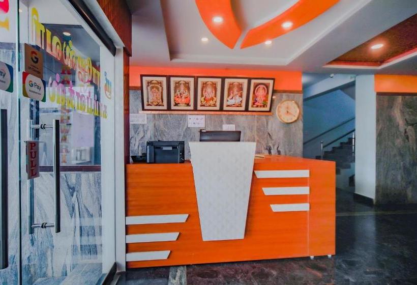 בית מלון כפרי Oyo 77797 Sree Rajeswari Residency