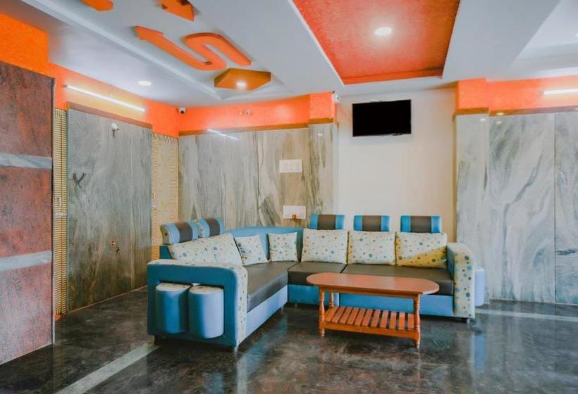 בית מלון כפרי Oyo 77797 Sree Rajeswari Residency