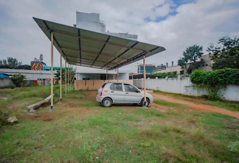 בית מלון כפרי Oyo 77797 Sree Rajeswari Residency