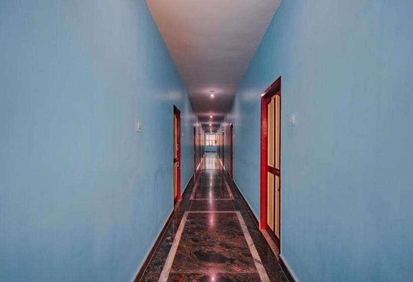 בית מלון כפרי Oyo 77797 Sree Rajeswari Residency