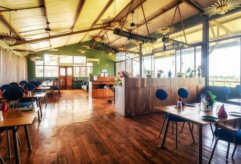 Hotelli Tadoba Jungle Camp