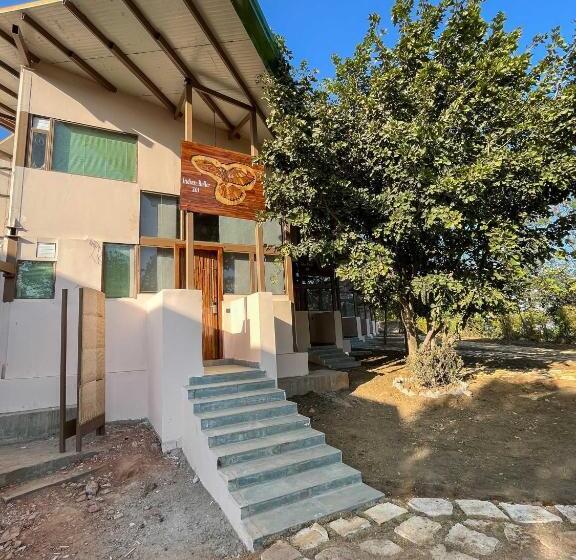 호텔 Tadoba Jungle Camp