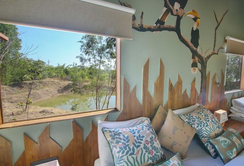 호텔 Tadoba Jungle Camp