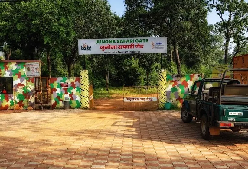 Hotelli Tadoba Jungle Camp